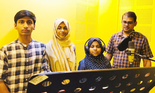 പാട്ട് പാടി കുടുംബം; പ്രചാരണം പൊലിപ്പിച്ച്​ സ്ഥാനാർഥി