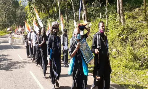 വിലക്ക് ലംഘിച്ച് കാനനപാതയിലൂടെ മല അരയർ ശബരീശ ദർശനം നടത്തി