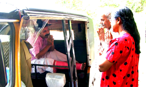 വോട്ട്​ വേണം, കാലൊടിഞ്ഞിട്ടും എൽദോ വിശ്രമിക്കാനില്ല