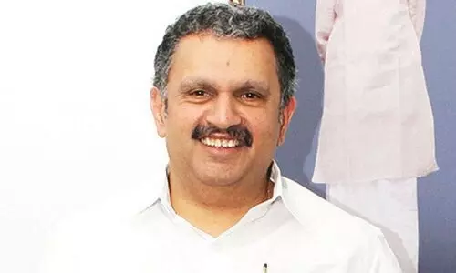 വടകരയിൽ പരിപാടി ഉള്ളതിനാലാണ് മേൽനോട്ട സമിതി യോഗത്തിൽ പങ്കെടുക്കാത്തതെന്ന് കെ. മുരളീധരൻ