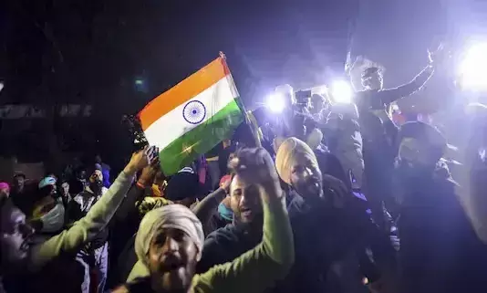 വെടിയുണ്ടയായാലും പരിഹാരമായാലും ഏറ്റുവാങ്ങിയേ ഞങ്ങൾ മടങ്ങൂ