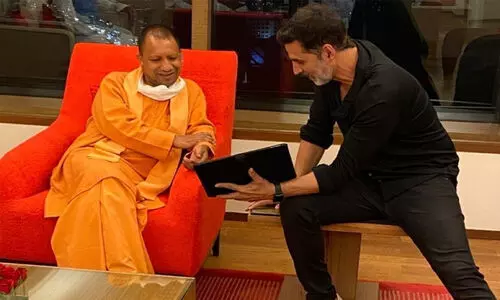 ബോളിവുഡിനെ യു.പിയിലേക്ക്​ പറിച്ചു നടാൻ യോഗി; അക്ഷയ്​കുമാറുമായി കൂടിക്കാഴ്​ച നടത്തി