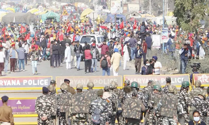 കപട പ്രതിച്ഛായ തകര്ക്കുന്ന തൊഴിലാളി–കര്ഷക മുന്നേറ്റം കപട പ്രതിച്ഛായ തകര്ക്കുന്ന തൊഴിലാളി–കര്ഷക മുന്നേറ്റം