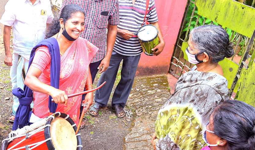 ചെണ്ടപ്പുറത്ത് താളമിട്ട് ജോസഫ് വിഭാഗം ചെണ്ടപ്പുറത്ത് താളമിട്ട് ജോസഫ് വിഭാഗം