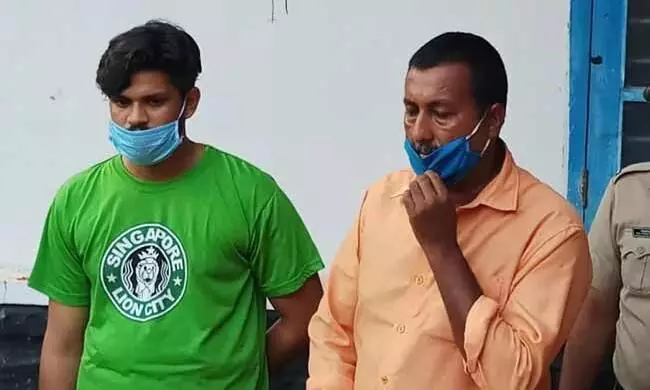 ഉത്രയെ പാമ്പ് കടിപ്പിച്ച് കൊന്നുവെന്ന് സൂരജ് പറഞ്ഞിരുന്നതായി മാപ്പുസാക്ഷി ഉത്രയെ പാമ്പ് കടിപ്പിച്ച് കൊന്നുവെന്ന് സൂരജ് പറഞ്ഞിരുന്നതായി മാപ്പുസാക്ഷി