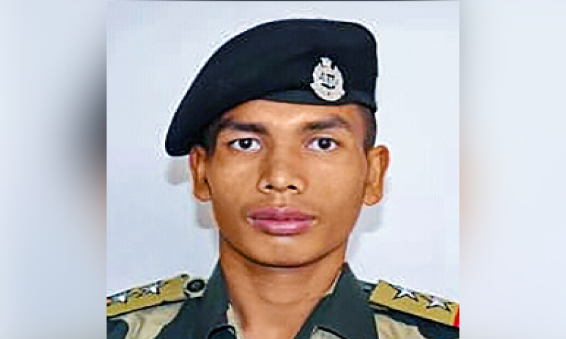 കശ്മീരിൽ ബി.എസ്.എഫ് ഇൻസ്പെക്ടർക്ക് വീരമൃത്യു കശ്മീരിൽ ബി.എസ്.എഫ് ഇൻസ്പെക്ടർക്ക് വീരമൃത്യു