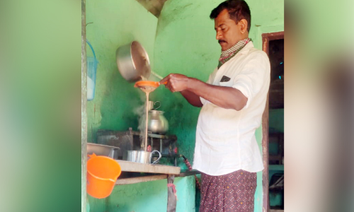 തെരഞ്ഞെടുപ്പ് കഴിയുന്നതുവരെ ചായക്കടയെ കുറിച്ച് ഒരക്ഷരം മിണ്ടരുത്! തെരഞ്ഞെടുപ്പ് കഴിയുന്നതുവരെ ചായക്കടയെ കുറിച്ച് ഒരക്ഷരം മിണ്ടരുത്!