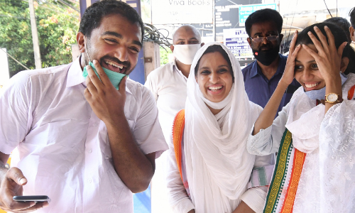 നാത്തൂന്മാർക്ക്​ വോട്ടുതേടി ചാണ്ടി ഉമ്മൻ