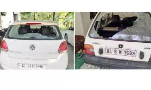 ഗുണ്ടാസംഘത്തിെൻറ ആക്രമണം; മൂന്ന് കാറുകളും വീടിെൻറ ജനലുകളും തകർത്തു