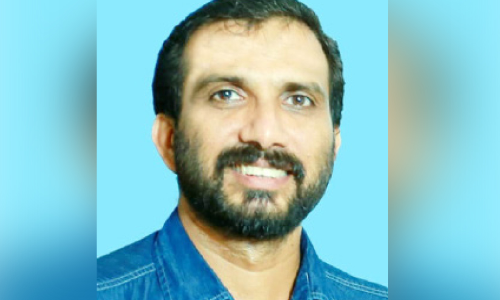 ഒഴുക്കിൽപെട്ടവർക്ക്​ രക്ഷകനായി അധ്യാപകൻ