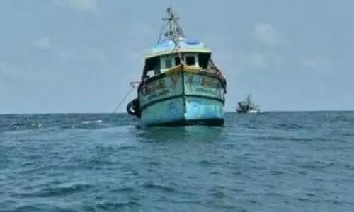 നീണ്ടകരയില്‍ 50 ബോട്ടുകള്‍ കടലില്‍ അകപ്പെട്ടു