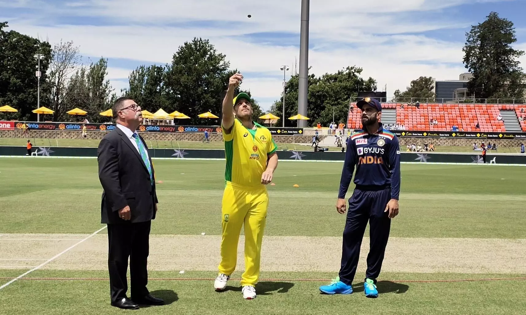 മൂന്നാം ഏകദിനം: ഇന്ത്യക്ക്​ ബാറ്റിങ്​, ടി. നടരാജന്​ അരങ്ങേറ്റം