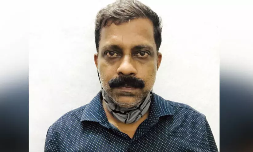 തിരുവമ്പാടിയിൽ പൊലീസ് മദ്യവേട്ട തുടരുന്നു; 35 കുപ്പി വിദേശമദ്യവുമായി വിൽപനക്കാരൻ അറസ്റ്റിൽ തിരുവമ്പാടിയിൽ പൊലീസ് മദ്യവേട്ട തുടരുന്നു; 35 കുപ്പി വിദേശമദ്യവുമായി വിൽപനക്കാരൻ അറസ്റ്റിൽ