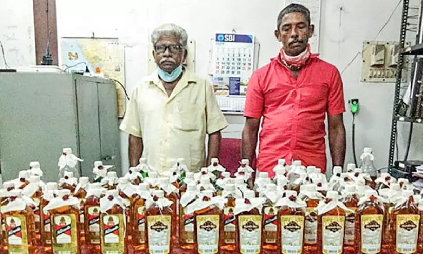 ഡ്രൈ​ഡേ ദി​ന​ത്തി​ൽ മ​ദ്യ വി​ൽ​പ​ന; ര​ണ്ടു​പേ​ർ അ​റ​സ്​​റ്റി​ൽ