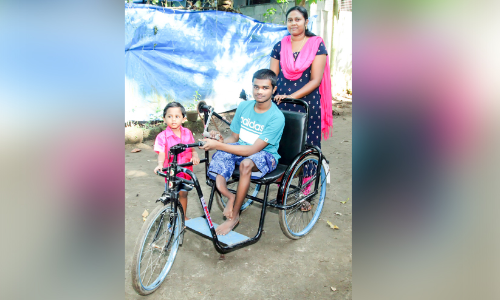 പ്രതിസന്ധിയിൽ തളരില്ല ശ്രാവൺ; സ്നേഹവാത്സല്യങ്ങളേകി അശ്വതിയുണ്ട്