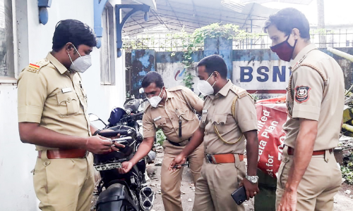 മടക്കാവുന്ന നമ്പർ പ്ലേറ്റുമായി ബൈക്കുകൾ പിടിയിൽ