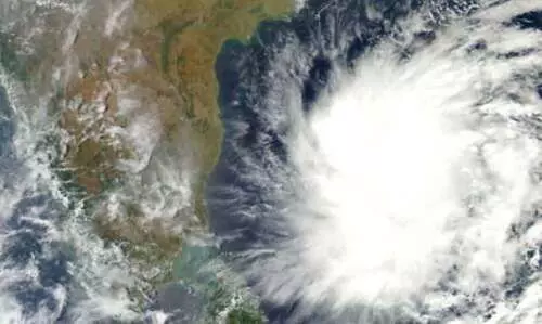 വോട്ടഭ്യർഥനക്കിടെ കാലാവസ്ഥാ മുന്നറിയിപ്പുമായി സ്ഥാനാർഥികള്‍