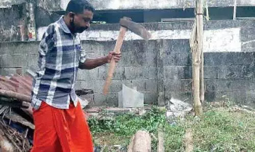 അപകടം തളർത്തിയില്ല; വീരേന്ദ്രകുമാരപിള്ള തിരക്കിലാണ്