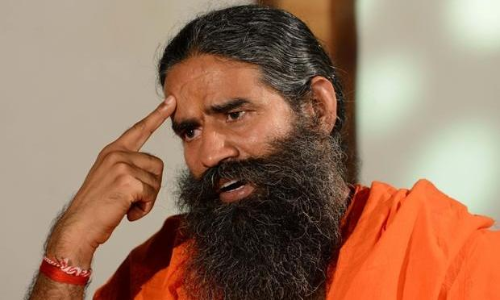 നല്ല തേനുണ്ടാക്കാനറിയാത്ത രാംദേവാണ്​ കൊറോണക്കെതിരെ മരുന്നുണ്ടാക്കുന്നത്? പരിഹസിച്ച്​ സോഷ്യൽ മീഡിയ