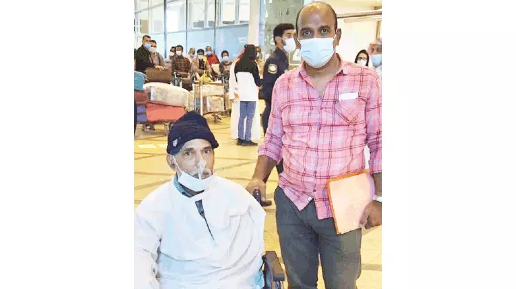 പക്ഷാഘാതം ബാധിച്ച മലയാളിയെ നാട്ടിലെത്തിച്ചു പക്ഷാഘാതം ബാധിച്ച മലയാളിയെ നാട്ടിലെത്തിച്ചു