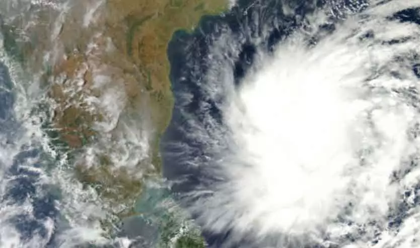 വോട്ടഭ്യർഥനക്കിടെ കാലാവസ്ഥാ മുന്നറിയിപ്പുമായി സ്ഥാനാർഥികള്‍