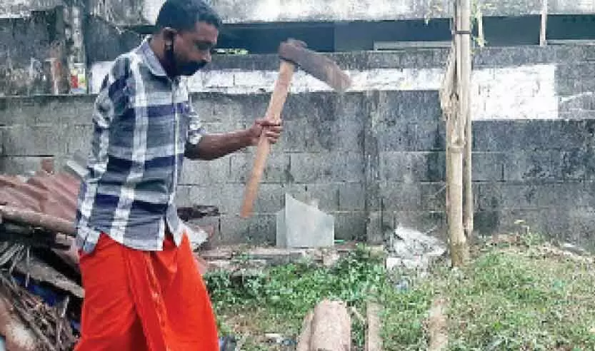 അപകടം തളർത്തിയില്ല; വീരേന്ദ്രകുമാരപിള്ള തിരക്കിലാണ്