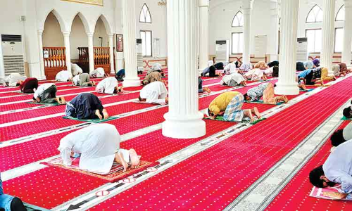 വിശ്വാസികൾക്ക് ആശ്വാസം; ഇന്ന് മുതൽ വീണ്ടും ജുമുഅ വിശ്വാസികൾക്ക് ആശ്വാസം; ഇന്ന് മുതൽ വീണ്ടും ജുമുഅ