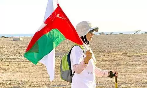 മസ്കത്തിൽനിന്ന് സലാലയിലേക്ക് 890 കിലോമീറ്റർ നടന്ന് ഒമാനി വനിത