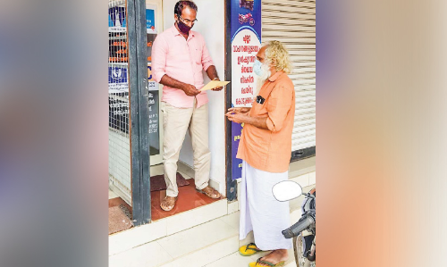 പോ​സ്​​റ്റ​റും ബാ​ന​റും ക​ട്ടൗ​ട്ടു​മി​ല്ലാ​തെ പ്ര​ചാ​ര​ണ​വു​മാ​യി ബാ​ബു ജോ​ണ്‍