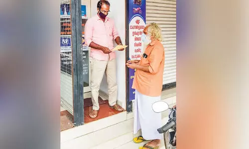 പോ​സ്​​റ്റ​റും ബാ​ന​റും ക​ട്ടൗ​ട്ടു​മി​ല്ലാ​തെ പ്ര​ചാ​ര​ണ​വു​മാ​യി ബാ​ബു ജോ​ണ്‍