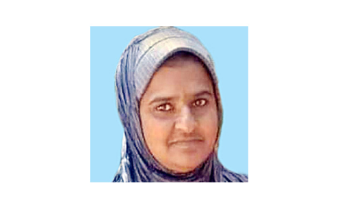 നിവര്‍ത്തിയ കുടയുമായി യാത്ര ചെയ്യവെ സ്‌കൂട്ടറില്‍നിന്ന് വീണ് വീട്ടമ്മ മരിച്ചു