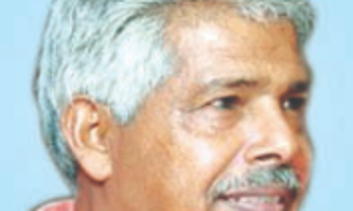 പ്ര​ഭാ​ത​സ​വാ​രി​ക്കി​ടെ   ബൈ​ക്കി​ടി​ച്ച് മ​രി​ച്ചു