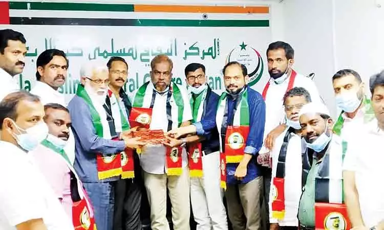 അ​ഹ​മ്മ​ദ് കു​ട്ടി മ​ദ​നി​ക്ക് യാ​ത്ര​യ​യ​പ്പ് ന​ല്‍കി