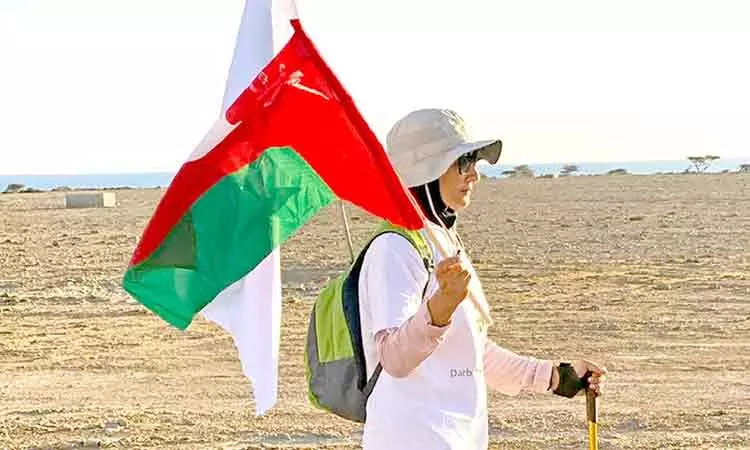 മസ്കത്തിൽനിന്ന് സലാലയിലേക്ക് 890 കിലോമീറ്റർ നടന്ന് ഒമാനി വനിത