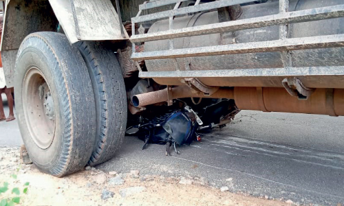 പി​റ​കോ​ട്ട്​ നീ​ങ്ങി​യ ടി​പ്പ​ർ ലോ​റി ഇ​ടി​ച്ച്​ ഭി​ന്ന​ശേ​ഷി​ക്കാ​ര​ന് പ​രി​ക്ക്