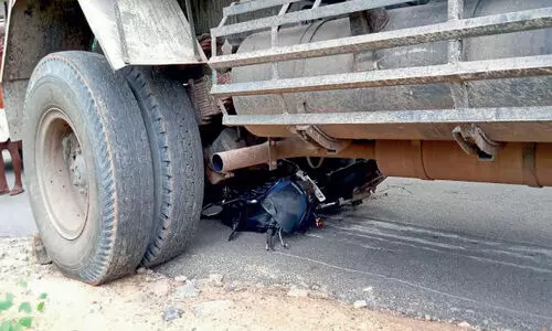 പി​റ​കോ​ട്ട്​ നീ​ങ്ങി​യ ടി​പ്പ​ർ ലോ​റി ഇ​ടി​ച്ച്​ ഭി​ന്ന​ശേ​ഷി​ക്കാ​ര​ന് പ​രി​ക്ക്