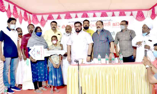 കാ​യം​കു​ളം പ്ര​വാ​സി ചാ​രി​റ്റി നി​ർ​ധ​ന കു​ടും​ബ​ത്തി​ന്​ വീ​ട്​ സ​മ്മാ​നി​ച്ചു