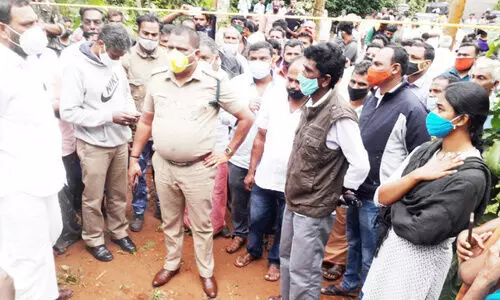 കൈ​വ​ശ ഭൂ​മി​യി​ലെ വീ​ട് നി​ർ​മാ​ണം വ​നം, റ​വ​ന്യൂ അ​ധി​കൃ​ത​ർ ത​ട​ഞ്ഞു