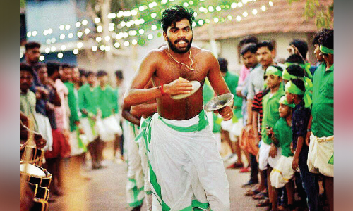 ജനാരവങ്ങളിൽ കൊട്ടിക്കയറിയ വിനീഷ് തെരഞ്ഞെടുപ്പാരവങ്ങൾക്ക്​ നടുവിലാണ്