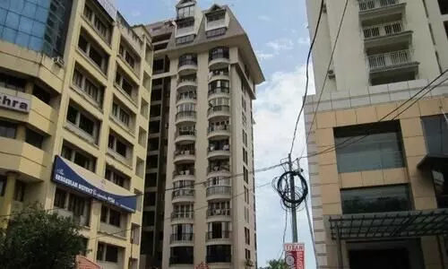 കൊച്ചിയിൽ ഫ്ലാറ്റിൽ നിന്നും ജോലിക്കാരി വീണത് അബദ്ധത്തിലല്ല, വീട്ടുടമയെ പൊലീസ് ചോദ്യം ചെയ്യുന്നു