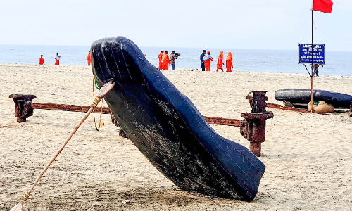 ആ​ശ​ങ്ക​യു​ടെ തീ​ര​ത്ത്...