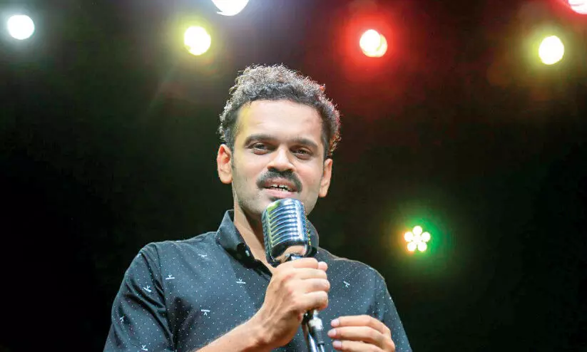 അ​ന്‍സാ​ര്‍ പാ​ടു​ന്നു; പാ​ർ​ട്ടി ഭേ​ദ​മി​ല്ലാ​തെ