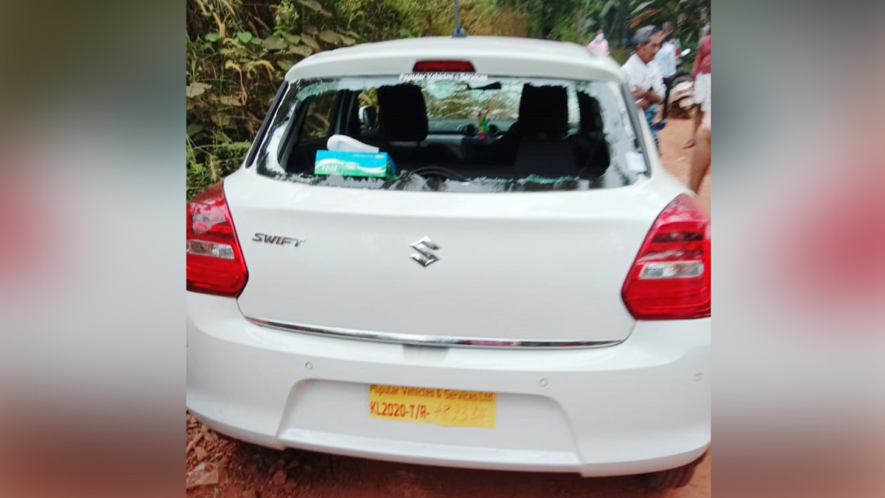 വിവാഹസംഘത്തിനു നേരെ നടുറോഡിൽ ആക്രമണം; വരനടക്കം മൂന്നുപേർക്ക് പരിക്ക് വിവാഹസംഘത്തിനു നേരെ നടുറോഡിൽ ആക്രമണം; വരനടക്കം മൂന്നുപേർക്ക് പരിക്ക്