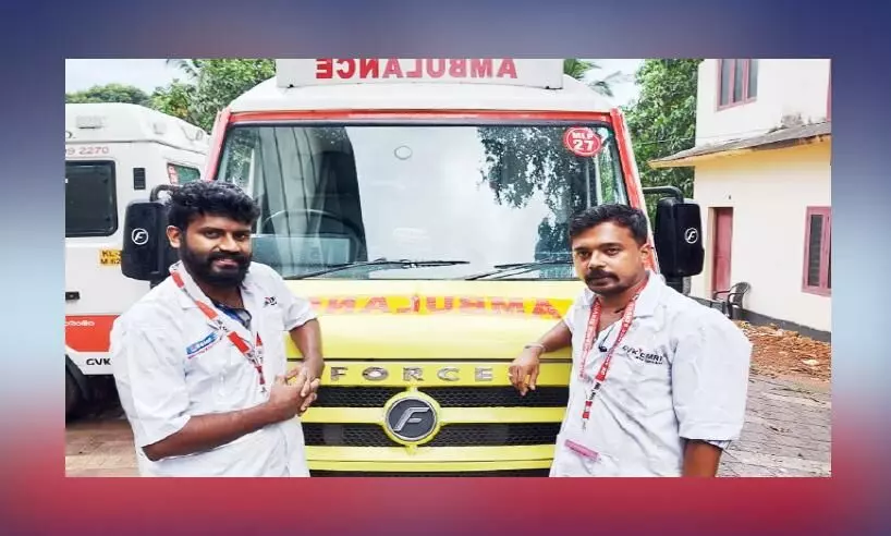 കോവിഡ് ബാധിതയായ യുവതിക്ക് ആംബുലന്സില് സുഖപ്രസവം കോവിഡ് ബാധിതയായ യുവതിക്ക് ആംബുലന്സില് സുഖപ്രസവം