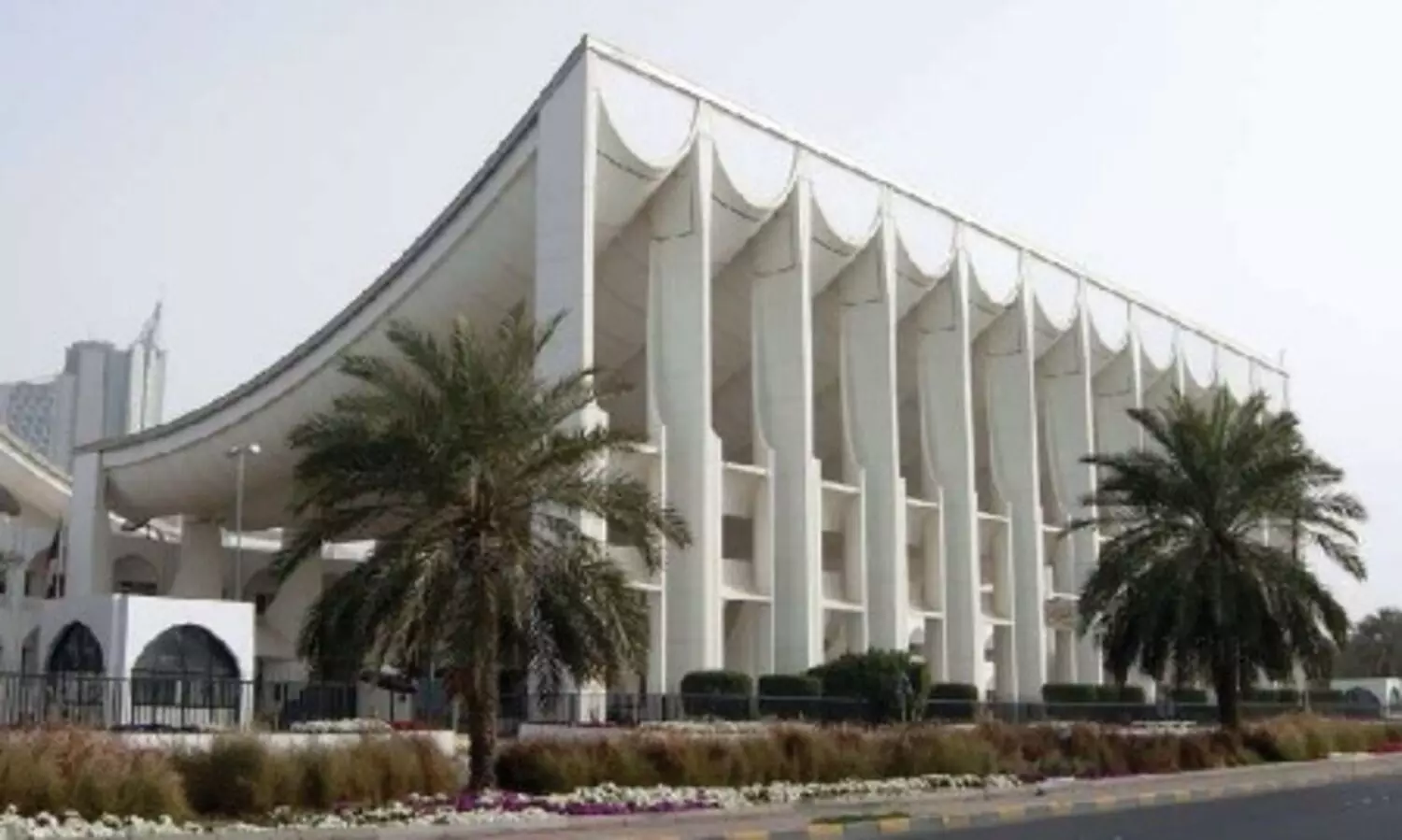 50 അംഗ പാർലമെൻറിൽ 24 പേർ പ്രതിപക്ഷത്ത്​