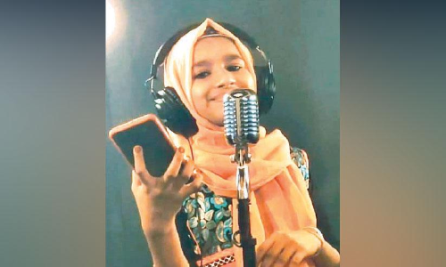 സ്ഥാനാർഥി ആരായാലും ഹഫ്ന ഫർഹ പാടണം