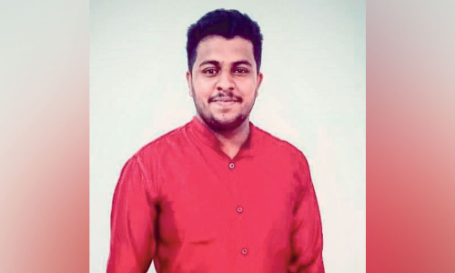 തെ​ര​ഞ്ഞെ​ടു​പ്പ് ഗാ​ന​ങ്ങ​ൾ ചി​ട്ട​പ്പെ​ടു​ത്തി ഉ​ർ​ദു അ​ധ്യാ​പ​ക​ൻ