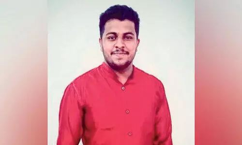 തെ​ര​ഞ്ഞെ​ടു​പ്പ് ഗാ​ന​ങ്ങ​ൾ ചി​ട്ട​പ്പെ​ടു​ത്തി ഉ​ർ​ദു അ​ധ്യാ​പ​ക​ൻ