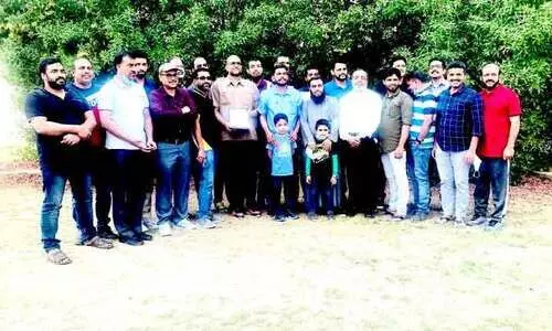 മു​ഹ​മ്മ​ദ്​ അ​ജ്​​മ​ലി​ന്​ ത​നി​മ യാ​ത്ര​യ​യ​പ്പ്​ ന​ൽ​കി