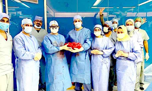 മധ്യവയസ്​കയുടെ വയറ്റിൽനിന്ന്​ നീക്കംചെയ്​ത മുഴക്ക്​ ഏഴ് കിലോ ഭാരം